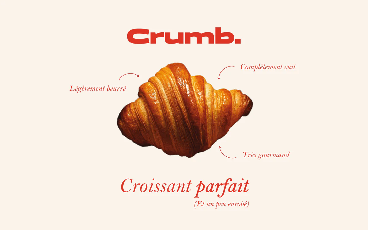 Croissant annoté « légèrement beurré, complètement cuit, très gourmand » avec le logo Crumb.