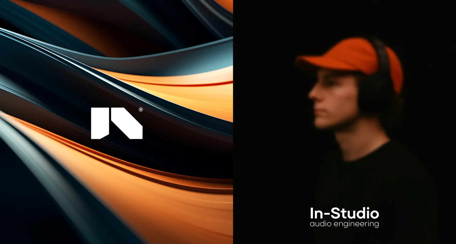 Monogramme In-Studio sur des ondes orange et bleu pétrole, à côté d'un portrait flou avec casque audio